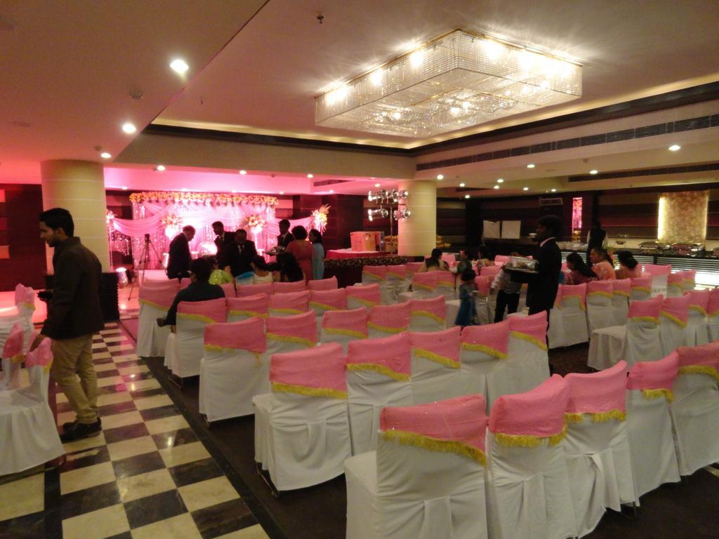 Gulmor Hotell Ludhiana Exteriör bild