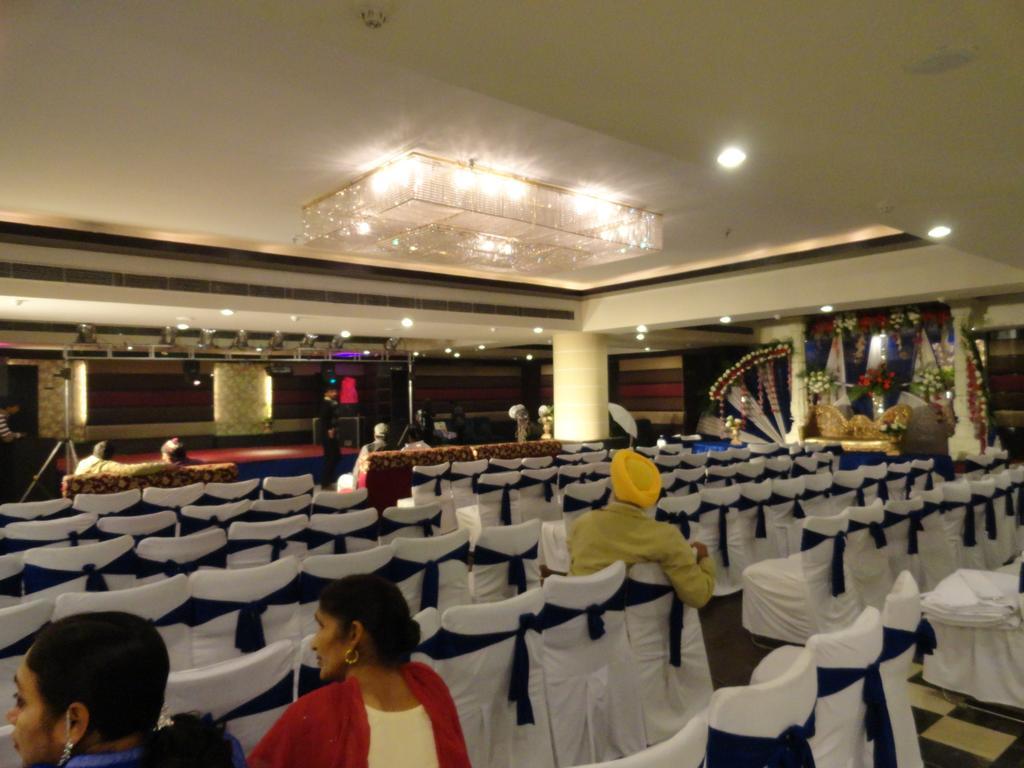 Gulmor Hotell Ludhiana Exteriör bild