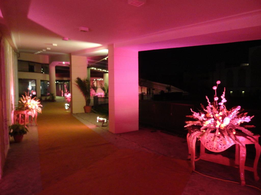 Gulmor Hotell Ludhiana Exteriör bild