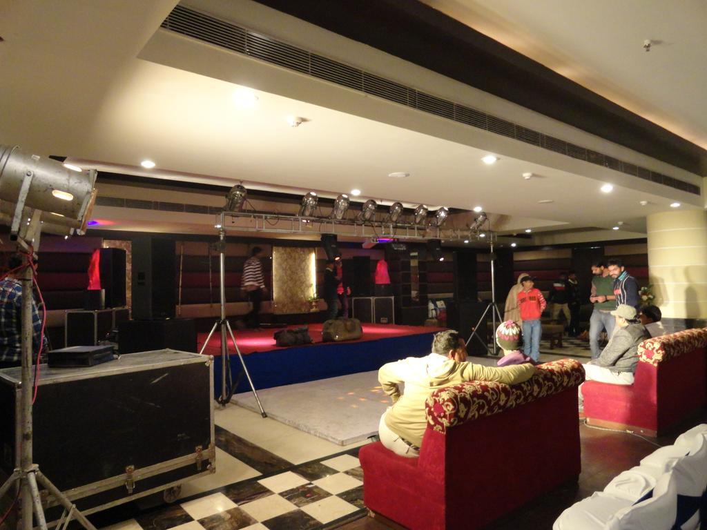 Gulmor Hotell Ludhiana Exteriör bild