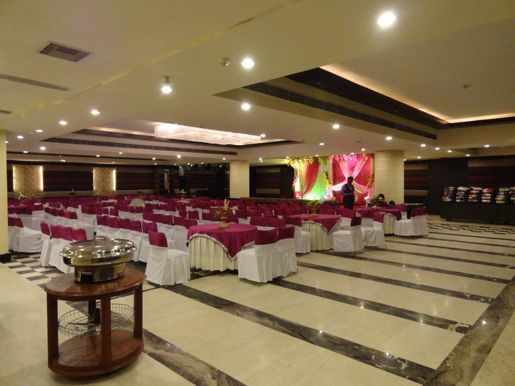 Gulmor Hotell Ludhiana Exteriör bild