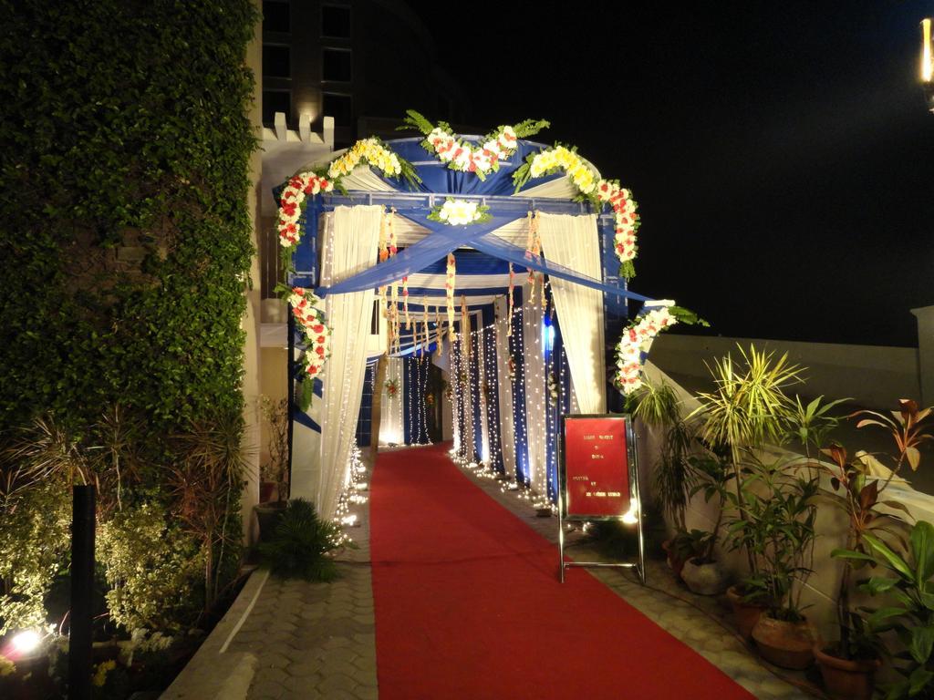 Gulmor Hotell Ludhiana Exteriör bild