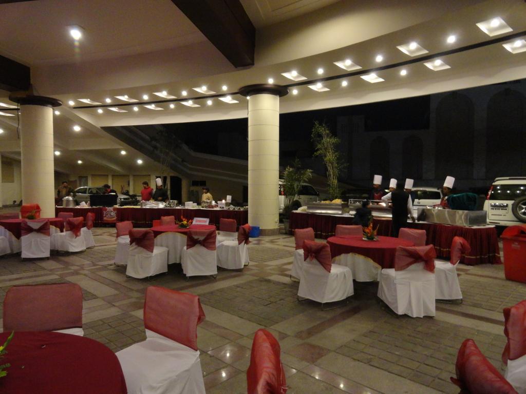 Gulmor Hotell Ludhiana Exteriör bild