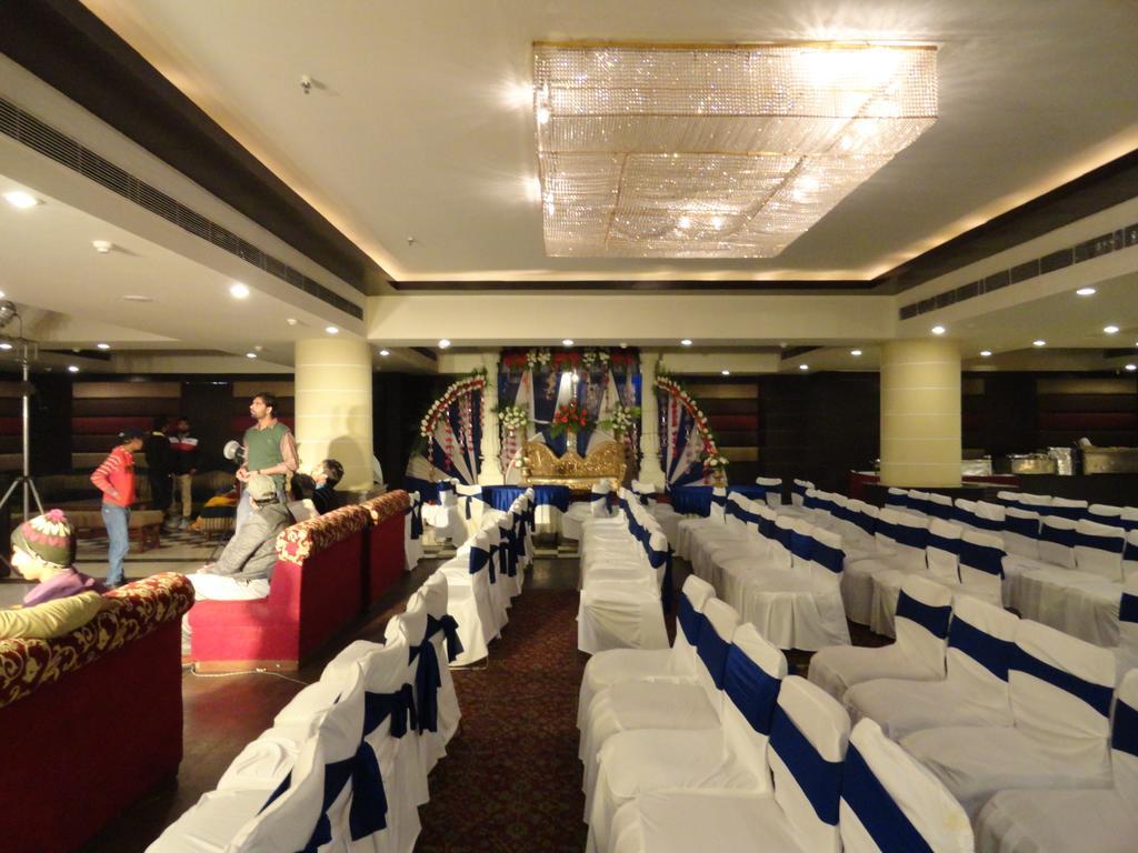 Gulmor Hotell Ludhiana Exteriör bild