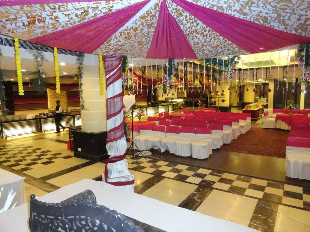 Gulmor Hotell Ludhiana Exteriör bild