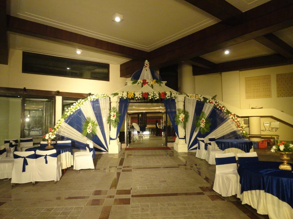 Gulmor Hotell Ludhiana Exteriör bild