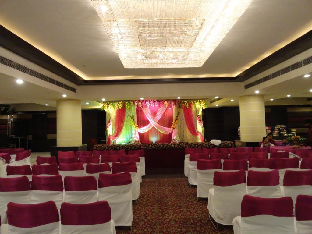 Gulmor Hotell Ludhiana Exteriör bild