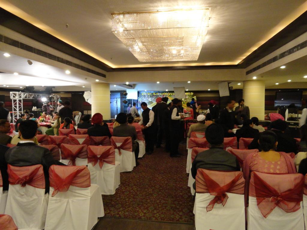 Gulmor Hotell Ludhiana Exteriör bild